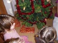 Vánoční posezení a rozbalování dárků